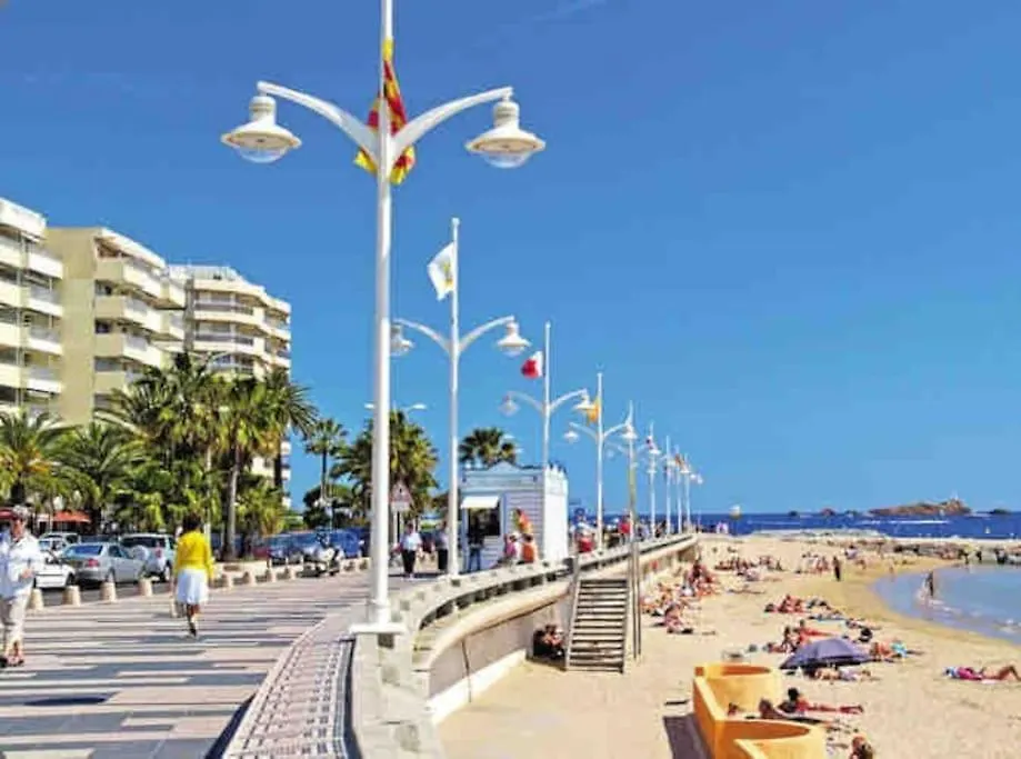 Azur- 4 Pers Hyper Centre - Plage A 2 Mn A Pied - Terrasse Saint-Raphael  0*, Saint-Raphael (Var) France