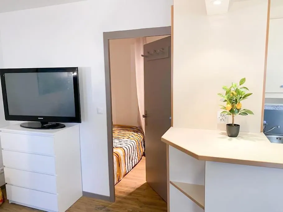 Apartment Azur- 4 Pers Hyper Centre - Plage A 2 Mn A Pied - Terrasse Saint-Raphael