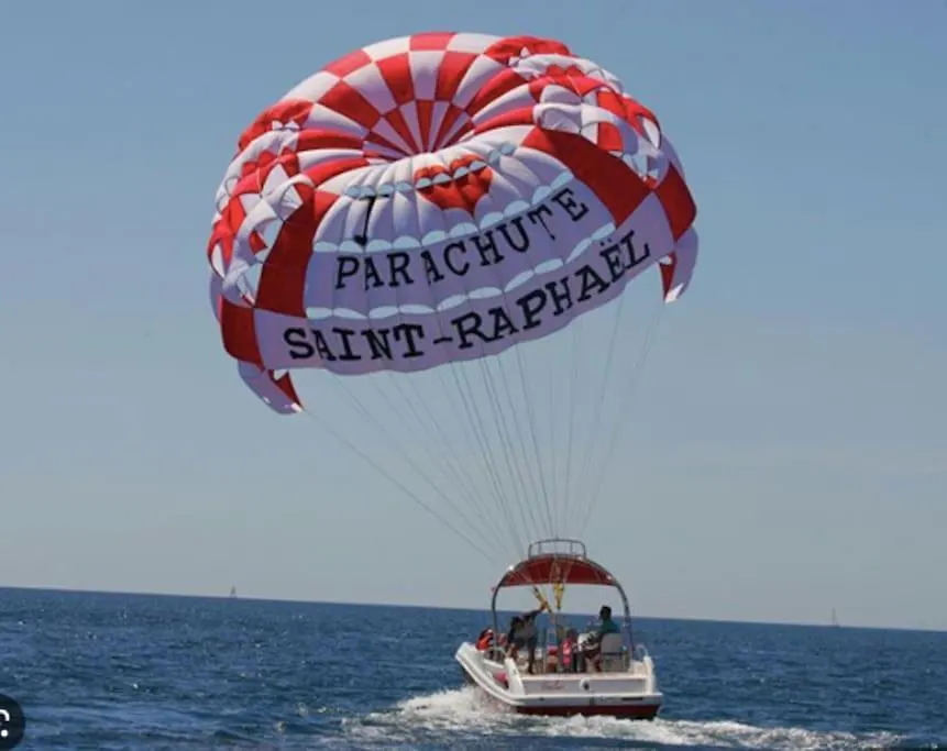 Azur- 4 Pers Hyper Centre - Plage A 2 Mn A Pied - Terrasse Saint-Raphael  Apartment Saint-Raphael (Var)